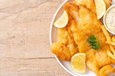 Balık ve patates kızartması. Sağlıksız yiyecekler.