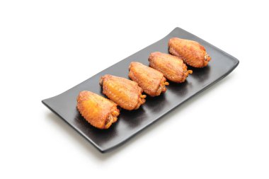 Beyaz arka plan üzerinde izole Barbekü tavuk kanadı