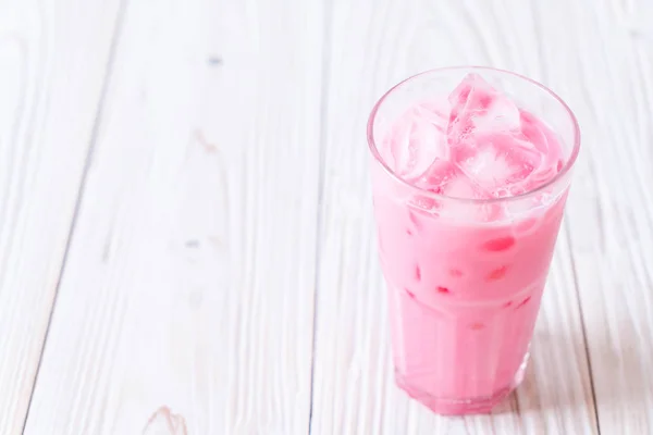 粉红色草莓奶昔木 — 图库照片