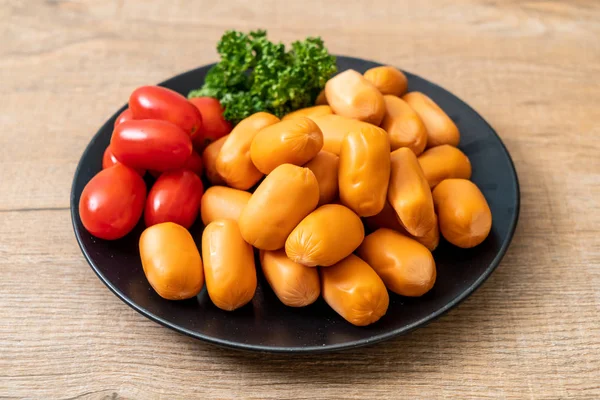 domuz eti kokteyl sosisi plaka üzerinde