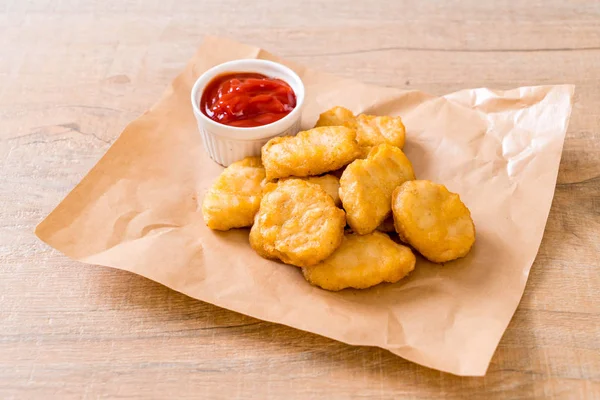 Soslu tavuk nugget, sağlıksız yemek.