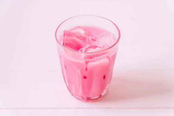 Milkshake Fraise Rose Sur Bois — Photo