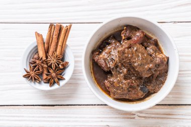 herb - Phuket Tayland geleneksel gıda tarzı ile domuz eti güveç