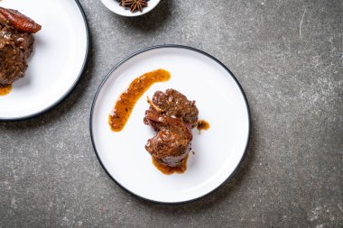 herb - Phuket Tayland geleneksel gıda tarzı ile domuz eti güveç