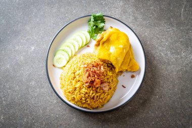 Tavuk - Müslüman gıda tarzı ile Müslüman sarı pirinç