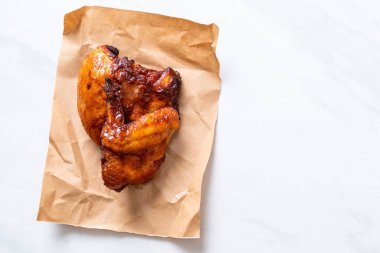 Masada ızgara ve ızgara tavuk.