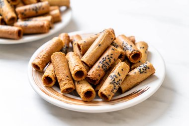 Taylandlı çıtır Hindistan cevizi roll - Tay tatlı snack