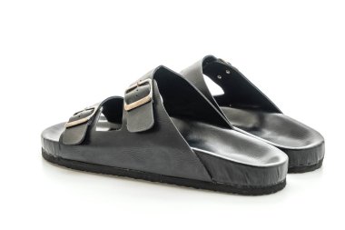 Erkekler beyaz arka plan üzerinde izole sandalet deri