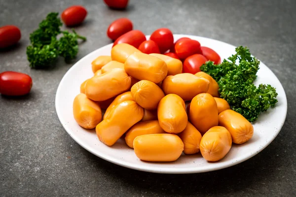 domuz eti kokteyl sosisi plaka üzerinde