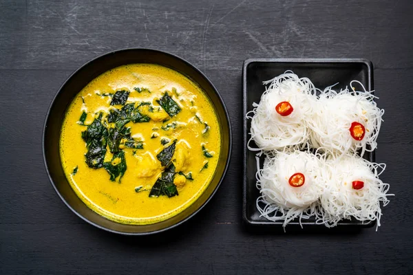 Tay çorbası ile Yengeç ve Hindistan cevizi sütü - Tay gıda tarzı köri