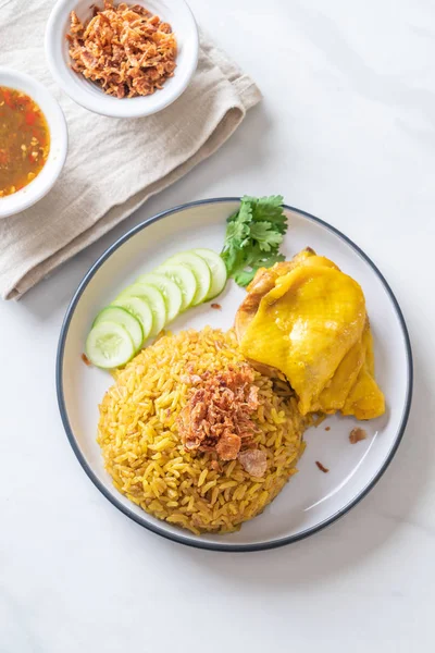 Tavuk - Müslüman gıda tarzı ile Müslüman sarı pirinç