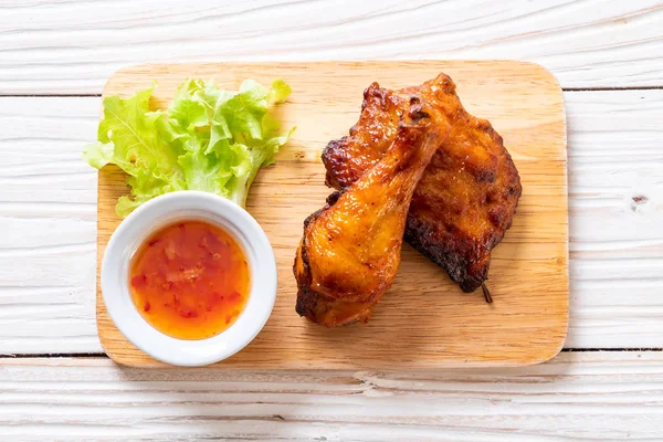 Masada ızgara ve ızgara tavuk.