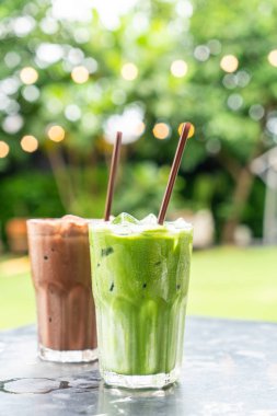 Çikolatalı süt ve sütlü restoran ve kafe buzlu yeşil çay Iced