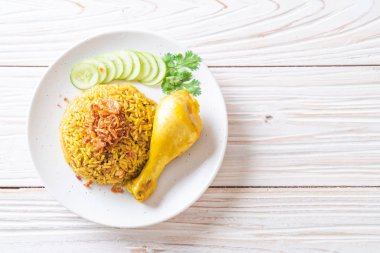 Tavuk - Müslüman gıda tarzı ile Müslüman sarı pirinç