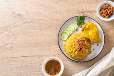 Tavuk - Müslüman gıda tarzı ile Müslüman sarı pirinç