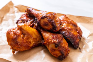 Masada ızgara ve ızgara tavuk.