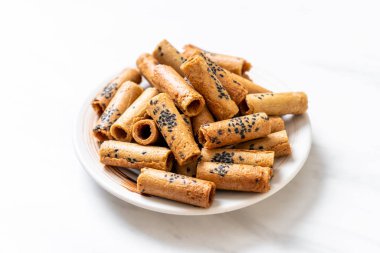 Taylandlı çıtır Hindistan cevizi roll - Tay tatlı snack