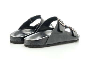 Erkekler beyaz arka plan üzerinde izole sandalet deri