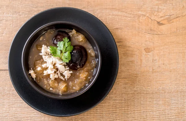 Yengeç kase kırmızı et suyu çorbası kızarmış balık Maw