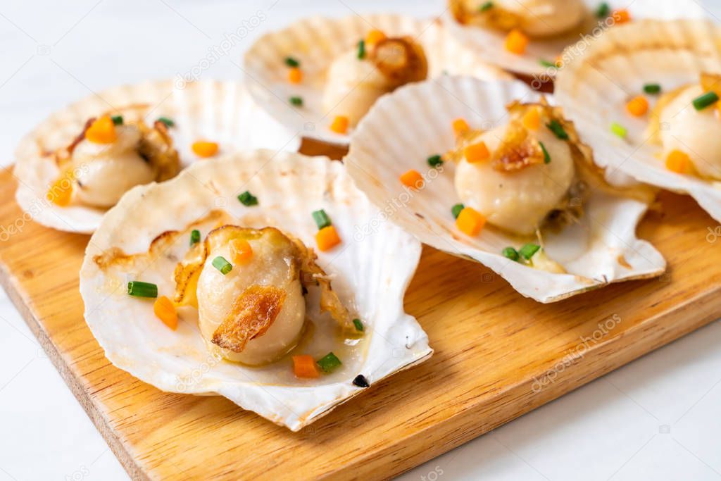grilled scallops shell with butter and garlic