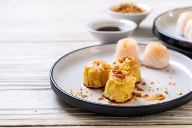 Çin karides pişmiş hamur tatlısı - Asya gıda tarzı