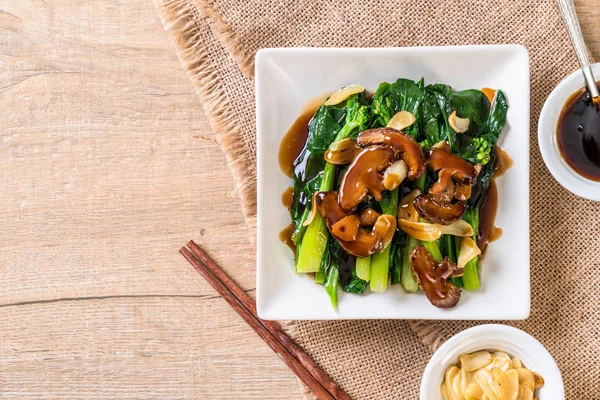 Sarımsaklı istiridye soslu kızarmış Hong Kong Kale heyecan