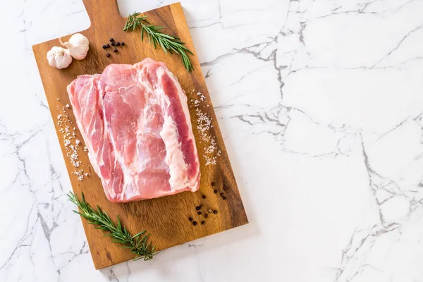 Filete Crudo Cerdo Fresco Sobre Tabla Madera — Foto de Stock