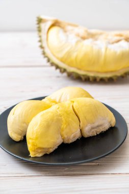 Ahşap zemin üzerinde taze Durian meyvesi