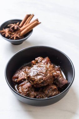 herb - Phuket Tayland geleneksel gıda tarzı ile domuz eti güveç