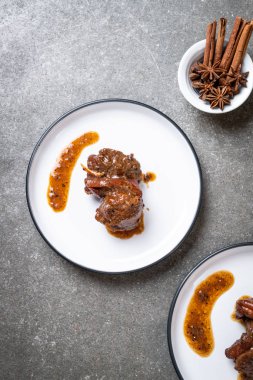 herb - Phuket Tayland geleneksel gıda tarzı ile domuz eti güveç