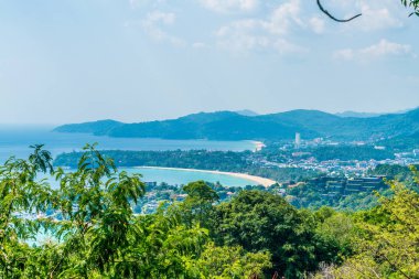 Tropikal plaj manzarası, Karon view Phuket, Tayland - tatil tatil kavramı üzerine gelin