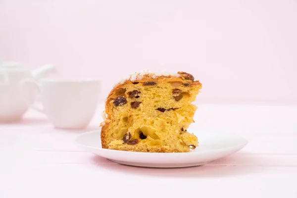 レーズン ケーキ アーモンド イタリアのデザート スタイル — ストック写真