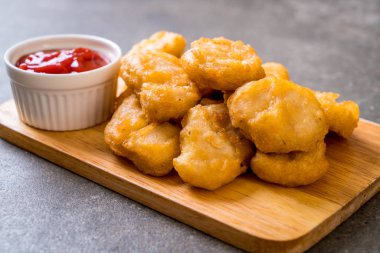 Soslu tavuk nugget, sağlıksız yemek.