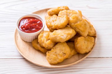 Soslu tavuk nugget, sağlıksız yemek.