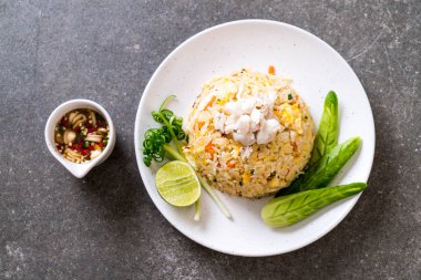 Sebzeli kızarmış pirinç.