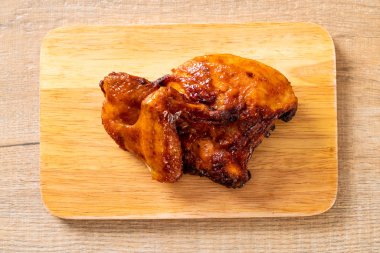 Masada ızgara ve ızgara tavuk.