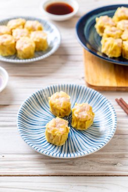 Karides Çince buğulanmış Dumpling sos ile