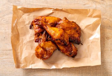 Masada ızgara ve ızgara tavuk.