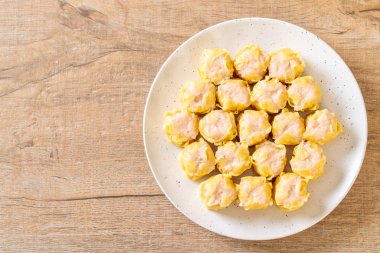 Karides Çince buğulanmış Dumpling sos ile