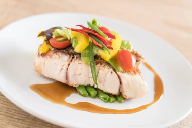 balığı biftek vagetable ile balık