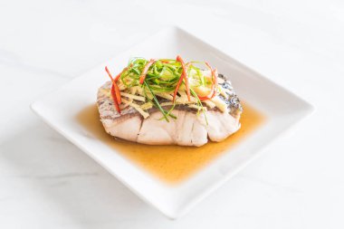 Madde ile Soya soslu balığı balık buğulama