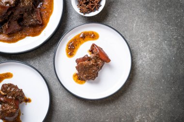 herb - Phuket Tayland geleneksel gıda tarzı ile domuz eti güveç