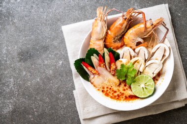 Baharatlı karides çorbası (Tom Yum Goong) - Tay geleneksel gıda