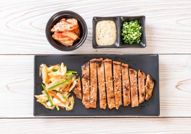 sebze - Asya tarzı ile dilimlenmiş domuz biftek ızgara