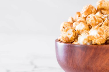 Patlamış Mısır ile karamel kase