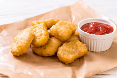 Soslu tavuk nugget, sağlıksız yemek.