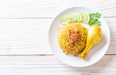 Tavuk - Müslüman gıda tarzı ile Müslüman sarı pirinç