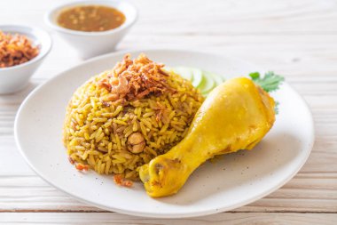 Tavuk - Müslüman gıda tarzı ile Müslüman sarı pirinç