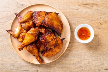 Masada ızgara ve ızgara tavuk.