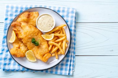 Balık ve patates kızartması. Sağlıksız yiyecekler.